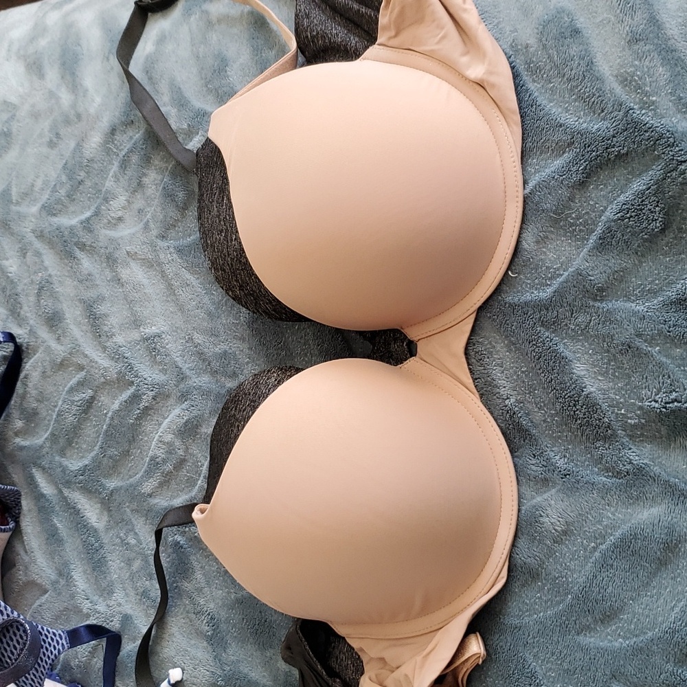 2 Gently Used Victoria's Secret Bras Size 34D